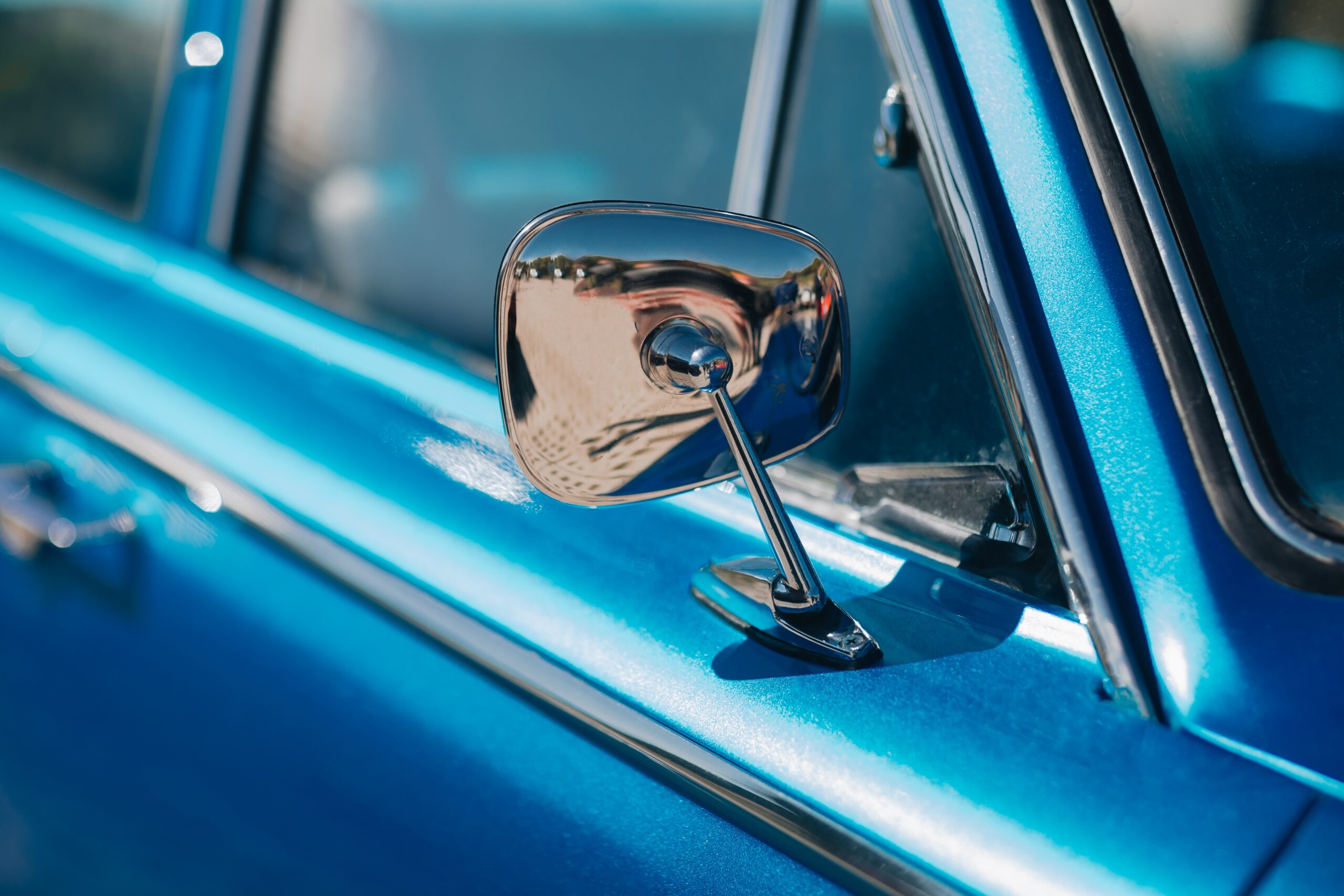 blue classic car zoom photo